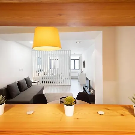 Spacious In Center In Lively Area Апартаменты