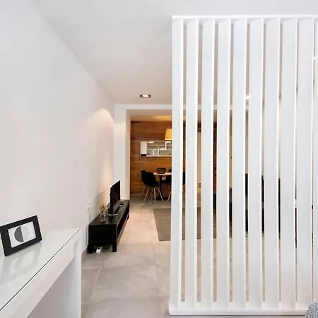 Апартаменты Spacious In Center In Lively Area Авейру
