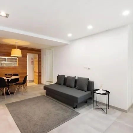 Апартаменты Spacious In Center In Lively Area *